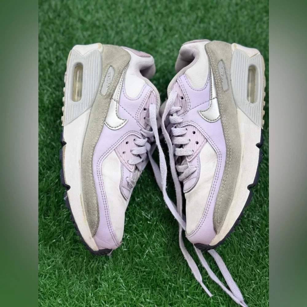 Nike Air‎ Max 90 White Violet Frost (GS) Size 4.5Y